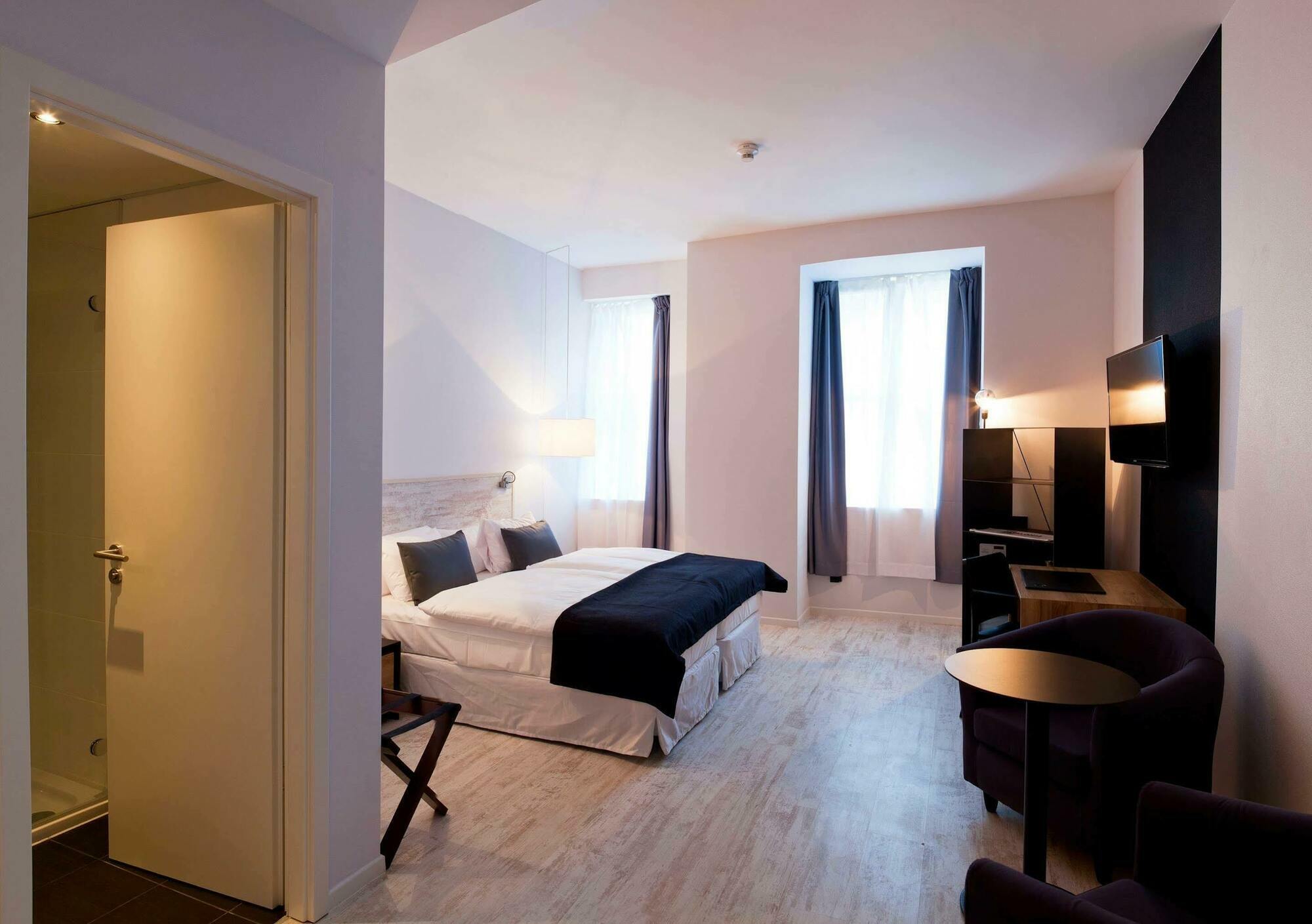 Hotel Catalonia Mitte 4*